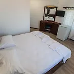 Olimpos לינה וארוחת בוקר 4*